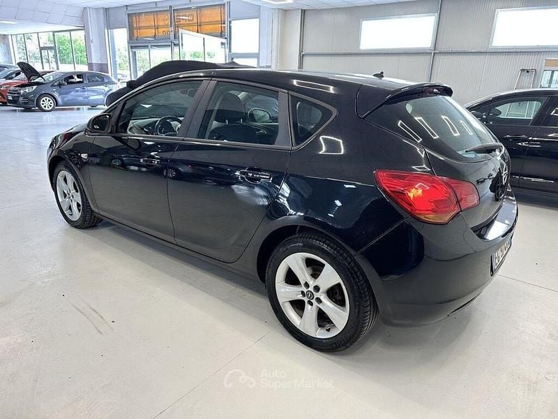 Usata Opel Astra Cosmo 116 CV (85 kW) 2011 Nero Berlina