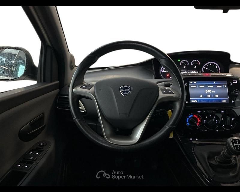 Usata Lancia Ypsilon Gold 69 CV (50 kW) 2021 Rosso Utilitaria