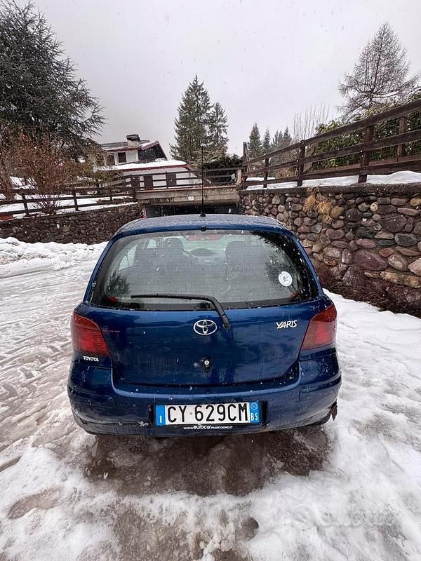 Usata Toyota Yaris 2005 Blu Berlina