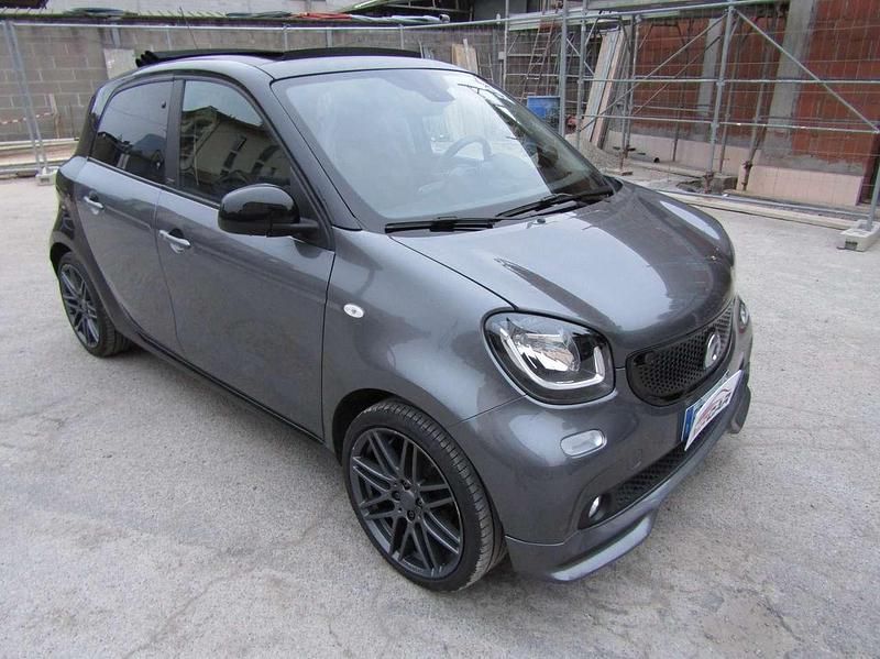 Usata Smart ForFour Brabus 90 CV (66 kW) 2019 Grigio scuro metallizzato Utilitaria