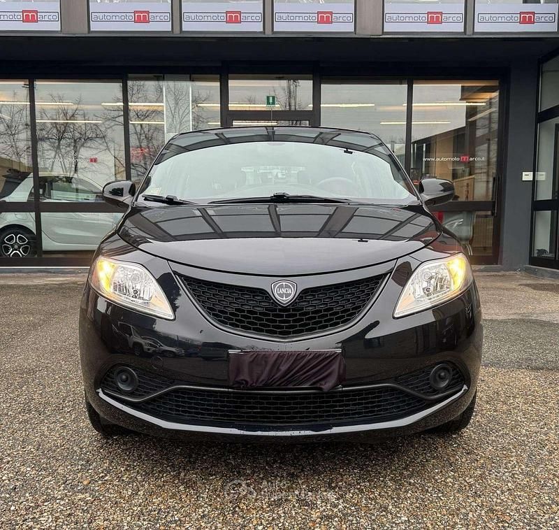 Usata Lancia Ypsilon Gold 69 CV (50 kW) 2018 Nero Utilitaria
