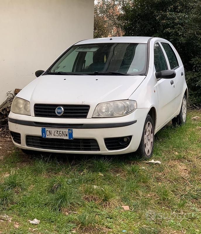 Bianco Usata 2004 Fiat Punto Tre volumi | 360 € (Ottimo prezzo) - Immagine 1/2