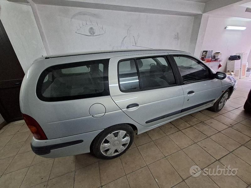 Usata Renault Mégane GrandTour 102 CV (75 kW) 2002 Grigio Station wagon