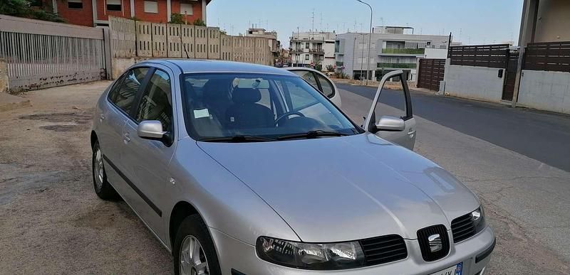 Usata 2002 Seat Leon Stella Tre volumi | 4500 € (Buon prezzo) - Immagine 1/4