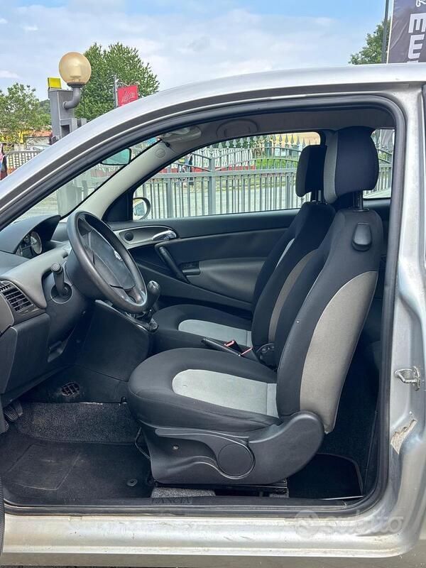 Usata Lancia Ypsilon 69 CV (50 kW) 2006 Argento Utilitaria