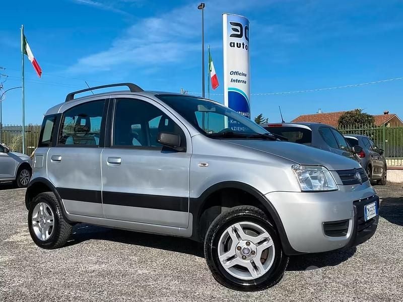 Usata Fiat Panda 4x4 Climbing 70 CV (51 kW) 2008 Grigio Utilitaria