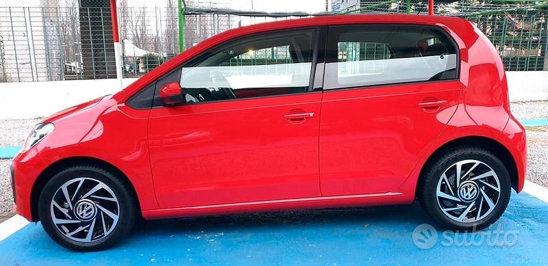 Usata VW up! Move 75 CV (55 kW) 2019 Rosso Utilitaria