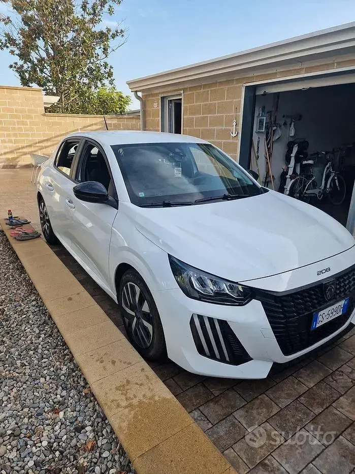 Usata Peugeot 208 75 CV (55 kW) 2024 Utilitaria