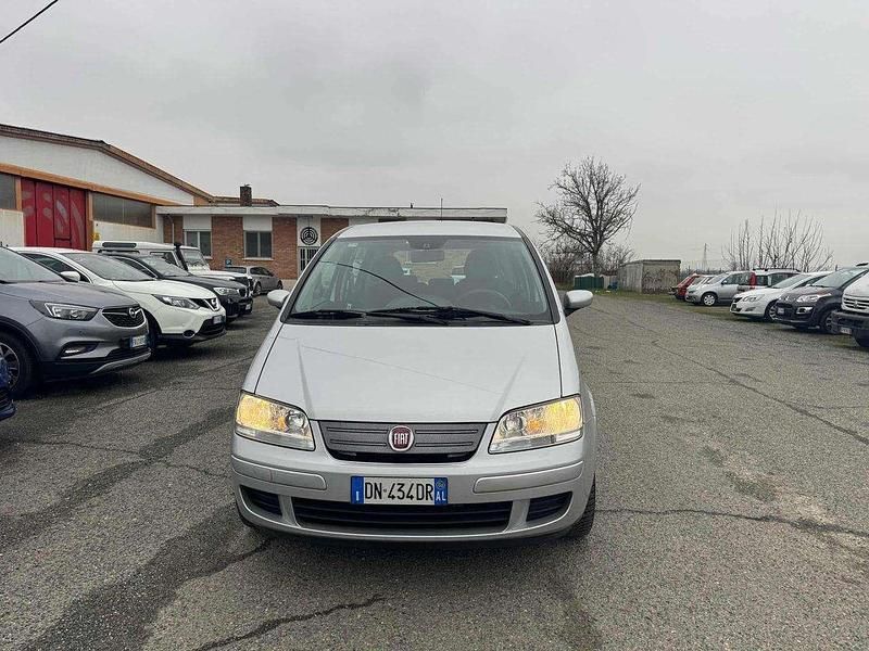 Usata Fiat Idea 70 CV (51 kW) 2008 Argento Monovolume