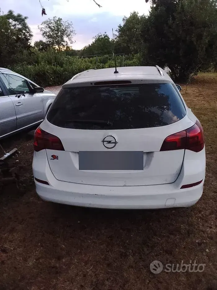Usata Opel Astra 115 CV (84 kW) 2012 Bianco Station wagon