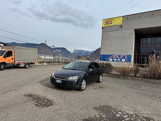 Usata Ford Focus 90 CV (66 kW) 2007 Nero Berlina