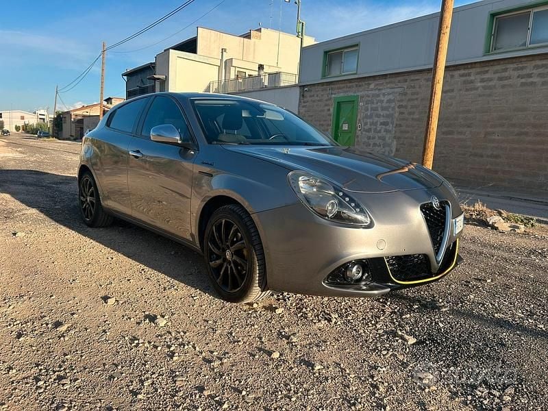 Grigio Usata 2016 Alfa Romeo Giulietta Tre volumi | 7500 € (Ottimo prezzo) - Immagine 1/4