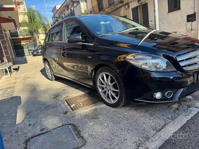 Usata Mercedes B180 Premium 108 CV (79 kW) 2012 Nero Monovolume