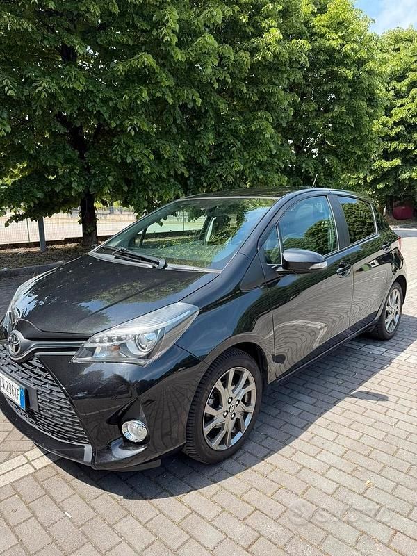 Second-hand Toyota Yaris Style 99 CP (72 kW) 2014 Negru Hatchback