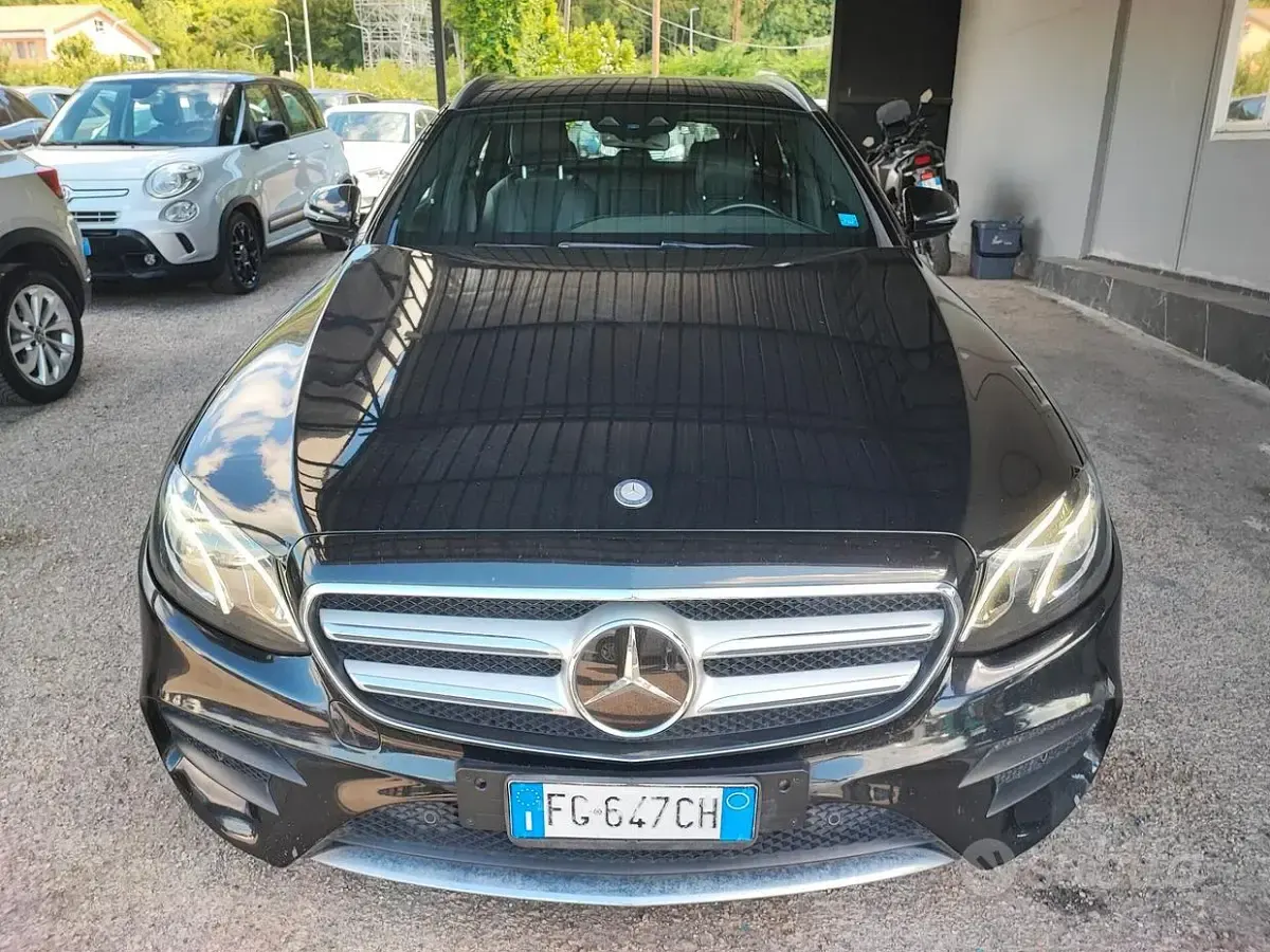 Usata Mercedes E220 Premium Plus 194 CV (142 kW) 2016 Nero Station wagon