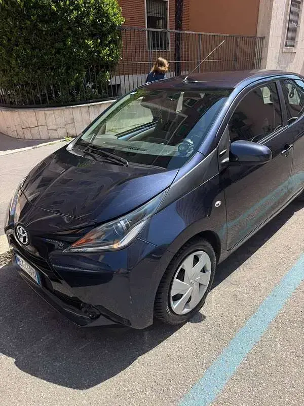 Usata Toyota Aygo X-clusiv 69 CV (50 kW) 2015 Blu/azzurro Utilitaria