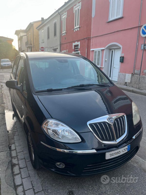 Nero Usata 2009 Lancia Musa Monovolume | 3200 € (Buon prezzo) - Immagine 1/4