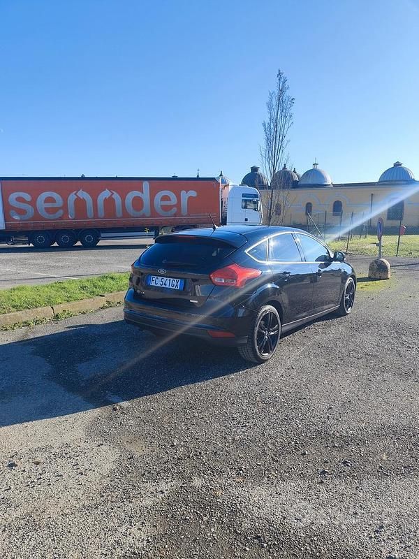 Usata Ford Focus 125 CV (91 kW) 2016 Nero Berlina