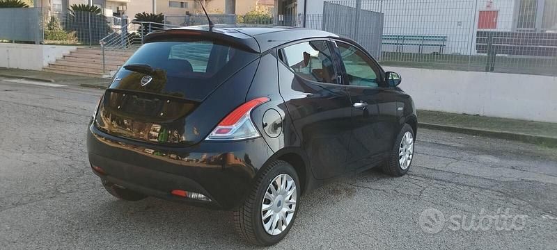 Usata Lancia Ypsilon Gold 69 CV (50 kW) 2012 Nero Utilitaria