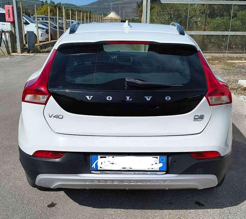 Usata Volvo V40 CC Momentum 120 CV (88 kW) 2017 Bianco Station wagon