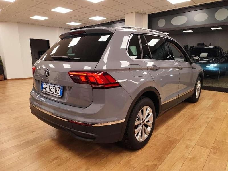 Usata VW Tiguan Life 131 CV (96 kW) 2021 Grigio SUV