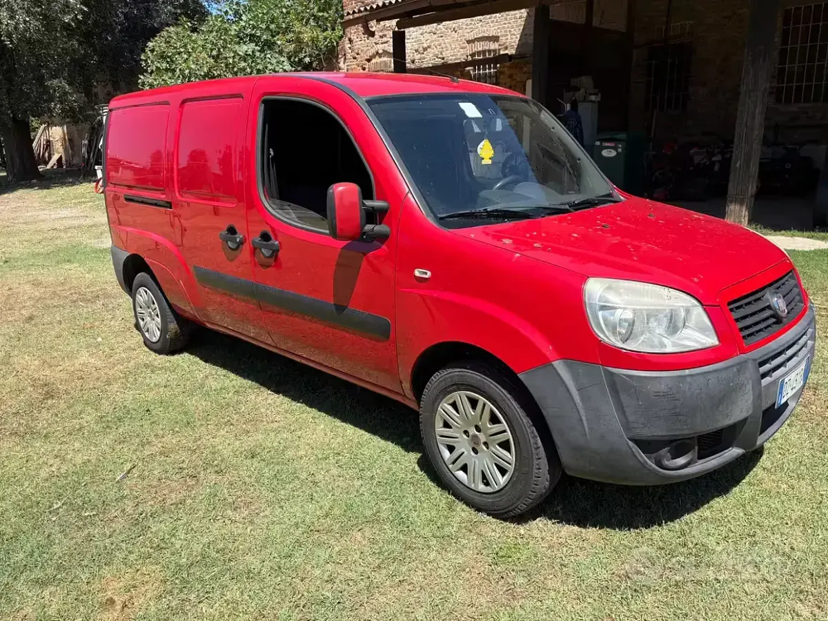 Usata Fiat Doblò 75 CV (55 kW) 2009 Rosso Monovolume