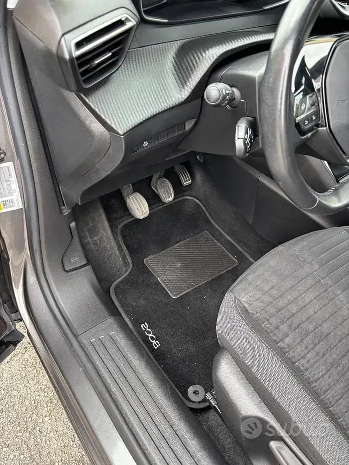 Usata Peugeot 2008 110 CV (80 kW) 2021 Grigio SUV