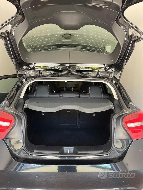 Usata Mercedes A180 109 CV (80 kW) 2017 Nero Berlina