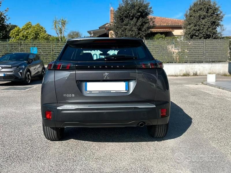 Usata Peugeot 2008 Active 102 CV (75 kW) 2023 Grigio SUV