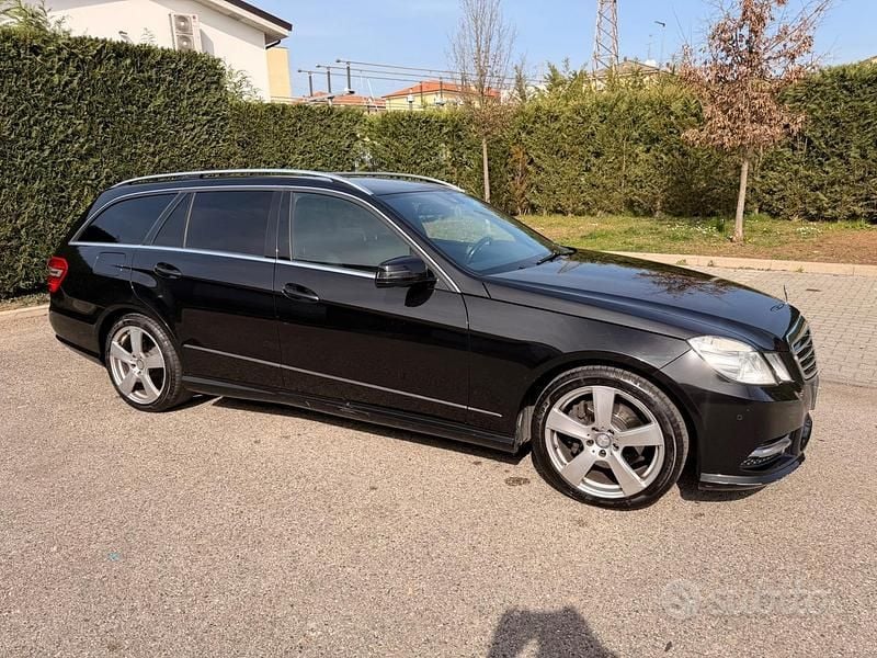 Usata Mercedes E220 Avantgarde 169 CV (124 kW) 2012 Nero Station wagon