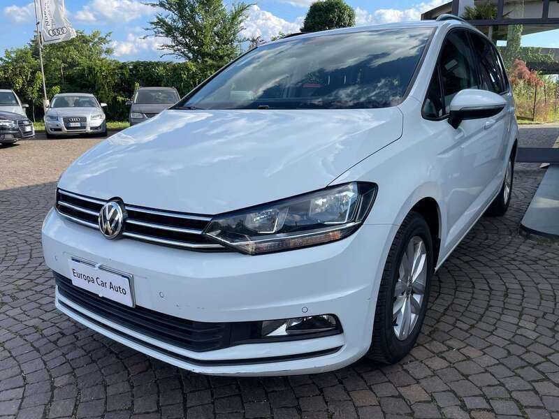 Pure white Usata 2017 VW Touran Business Monovolume | 14.900 € (Buon prezzo) - Immagine 1/4