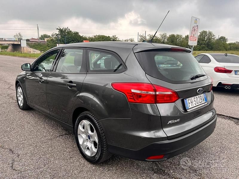 Usata Ford Focus S 120 CV (88 kW) 2017 Grigio Station wagon