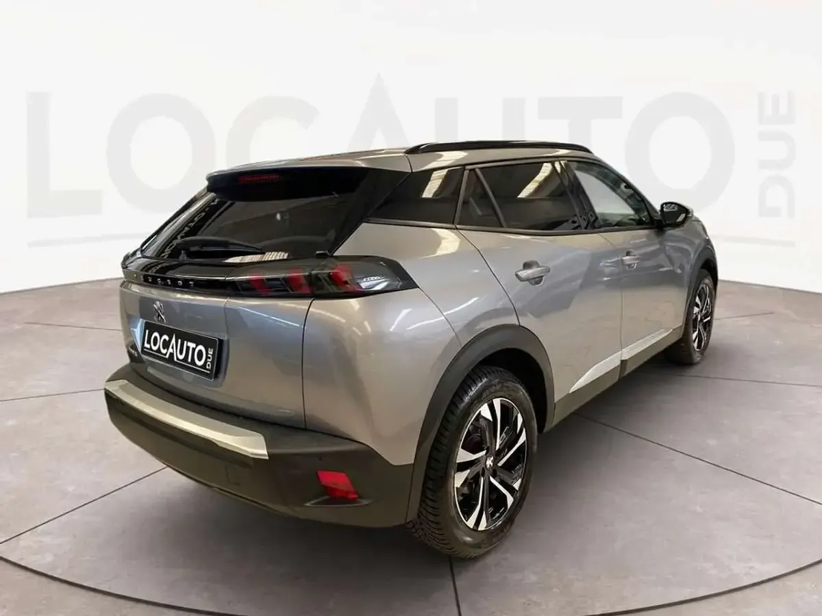 Begagnad Peugeot e-2008 Allure 100 kW (136 HK) 2022 Grå SUV