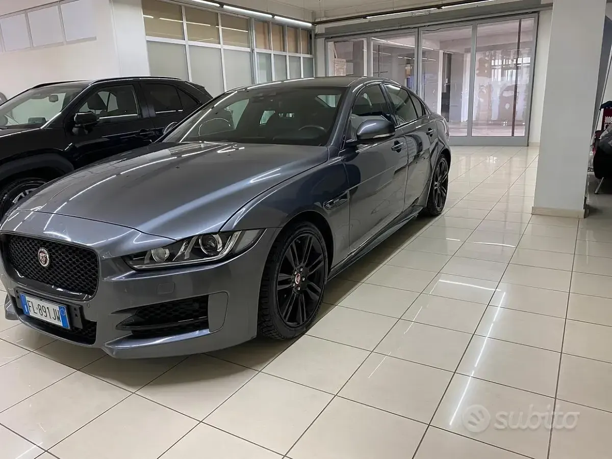 Usata Jaguar XE R-Sport 179 CV (131 kW) 2017 Grigio Berlina