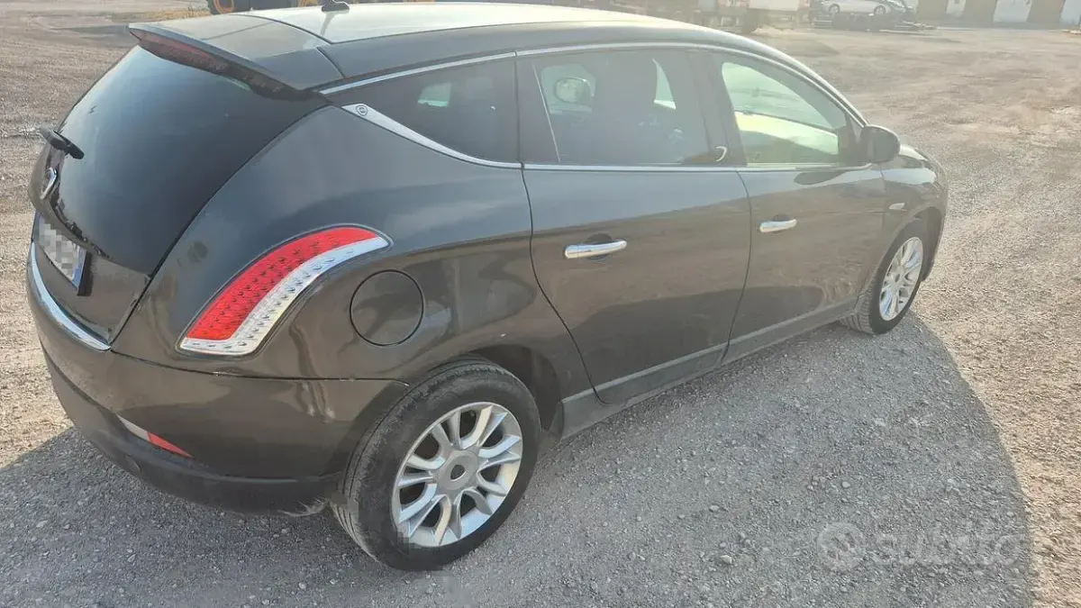 Usata Lancia Delta Gold 120 CV (88 kW) 2012 Grigio Utilitaria