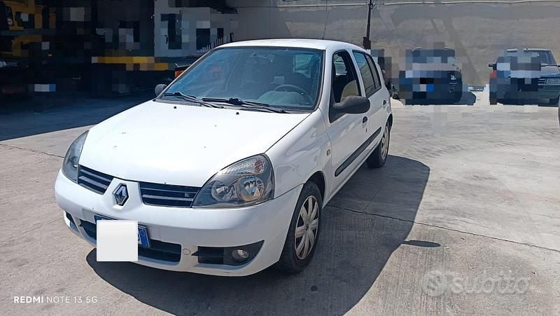 Bianco Usata 2009 Renault Clio II Utilitaria | 1600 € (Ottimo prezzo) - Immagine 1/4