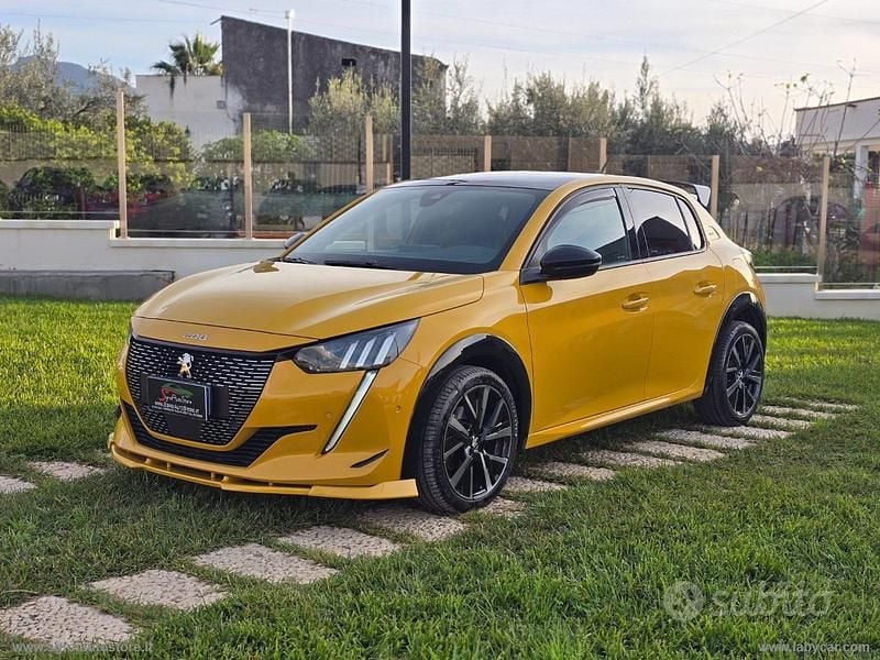 Usata Peugeot 208 GT 101 CV (74 kW) 2023 Giallo Utilitaria