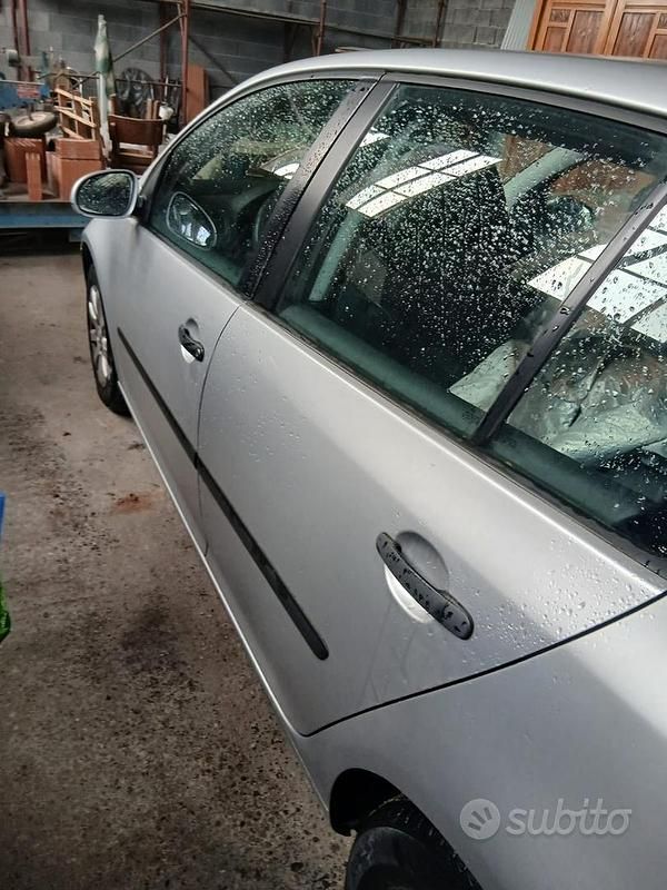 Usata VW Golf IV 105 CV (77 kW) 2004 Grigio Berlina