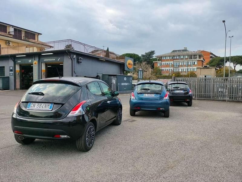 Usata Lancia Ypsilon Gold 69 CV (50 kW) 2023 Nero Utilitaria