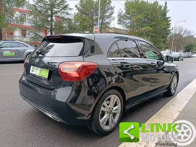 Usata Mercedes A180 110 CV (80 kW) 2018 Nero Berlina