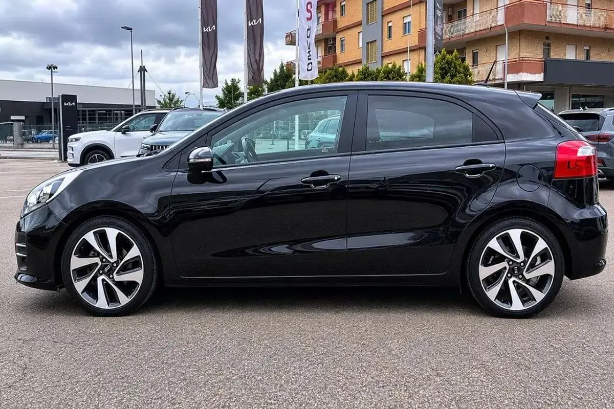 Usata Kia Rio 90 CV (66 kW) 2017 Nero Berlina