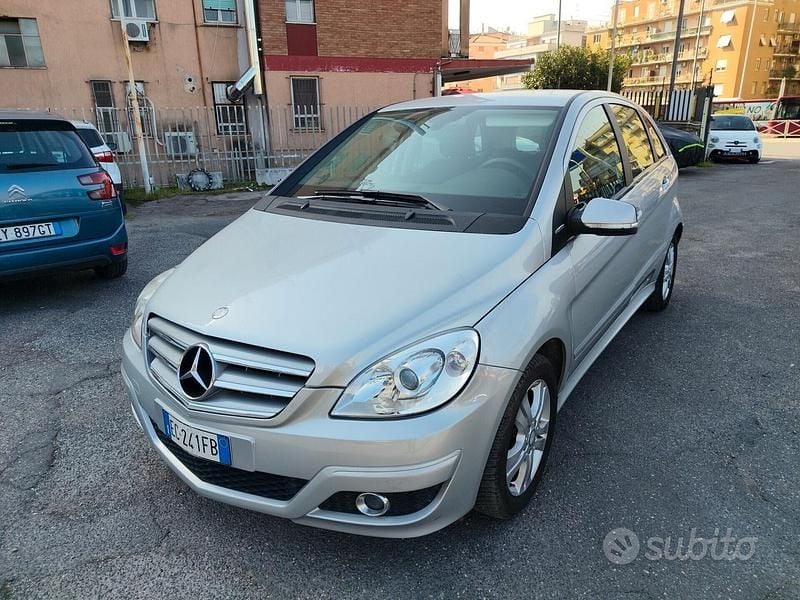 Usata Mercedes B160 95 CV (69 kW) 2010 Grigio Monovolume