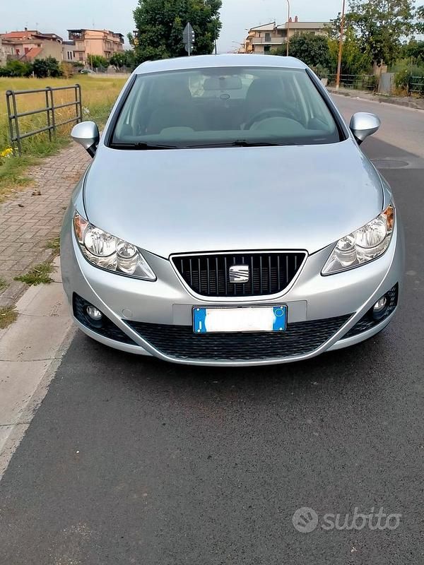 Grigio Usata 2009 Seat Ibiza Style Tre volumi | 5500 € (Buon prezzo) - Immagine 1/4