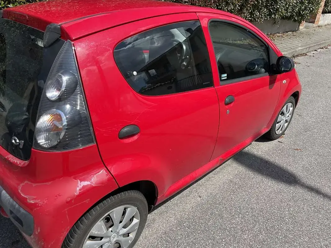 Usata Citroën C1 Attraction 68 CV (50 kW) 2012 Rosso Utilitaria