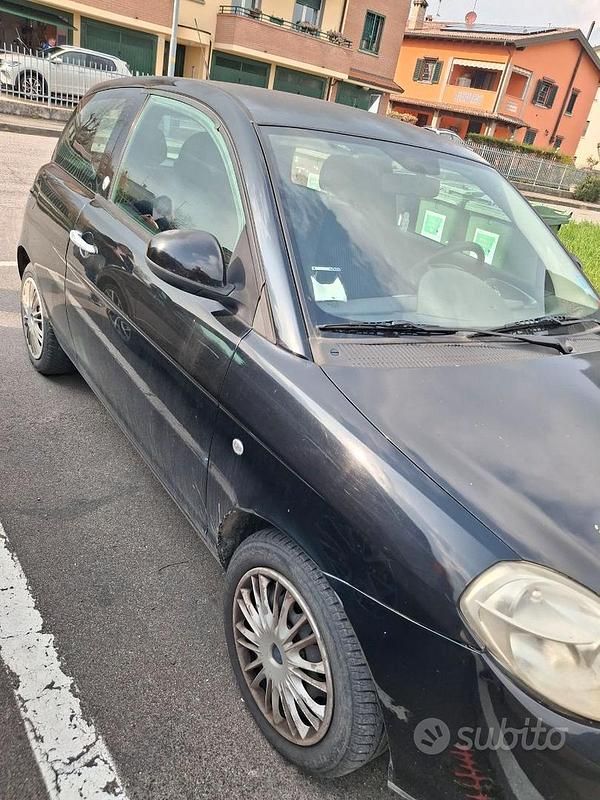 Usata Lancia Ypsilon 77 CV (56 kW) 2009 Nero Utilitaria