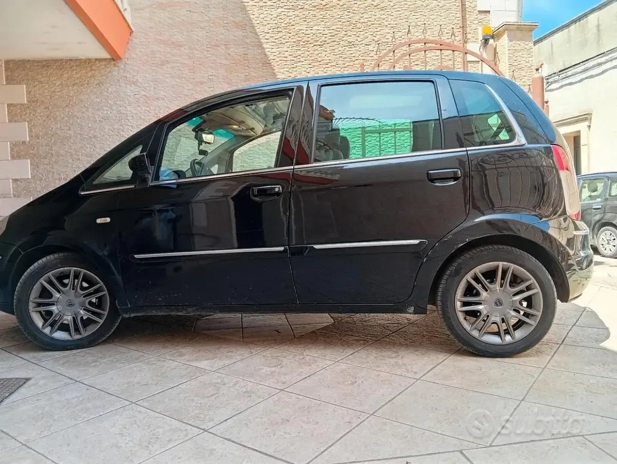 Usata Lancia Musa 120 CV (88 kW) 2009 Nero Monovolume