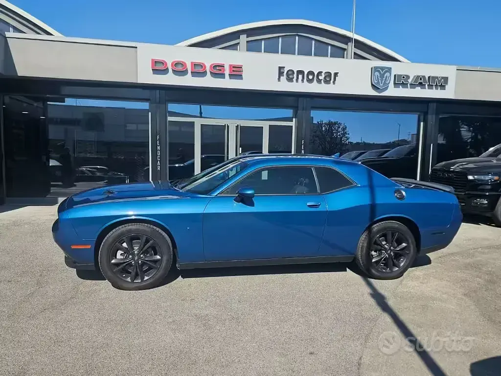 Usata Dodge Challenger SXT 309 CV (227 kW) 2023 Azzurro metallizzato Coupé