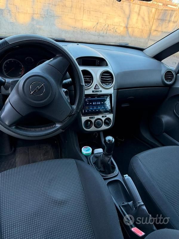 Usata Opel Corsa 80 CV (58 kW) 2010 Nero Berlina