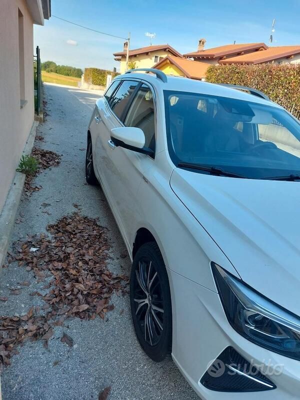Usata MG MG5 EV 169 kW (231 CV) 2023 Bianco Station wagon