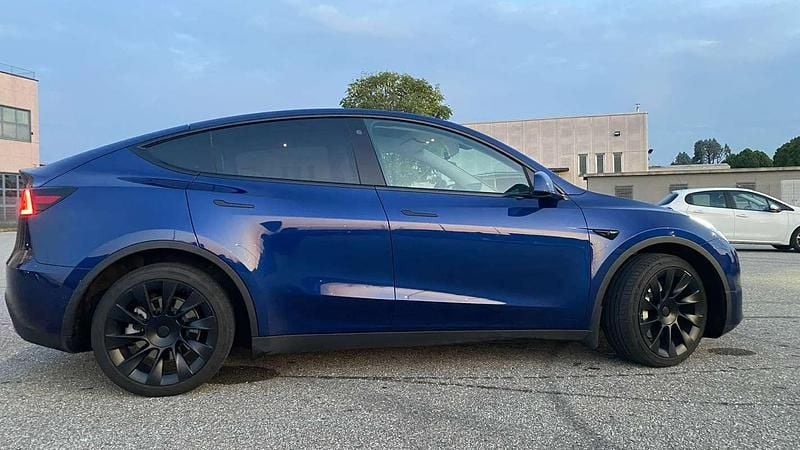 Usata Tesla Model Y Long Range AWD 152 kW (208 CV) 2022 Blu/azzurro SUV